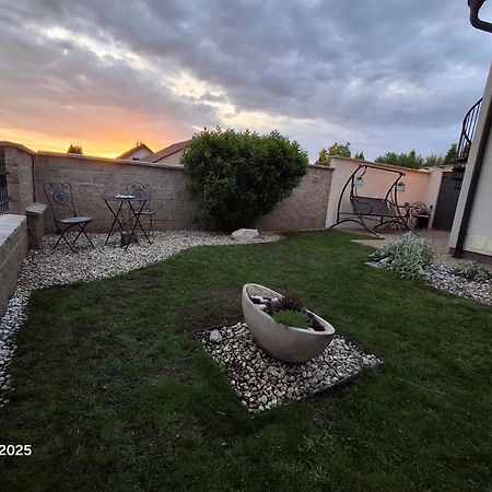 Apartman Mikulov Buitenkant foto