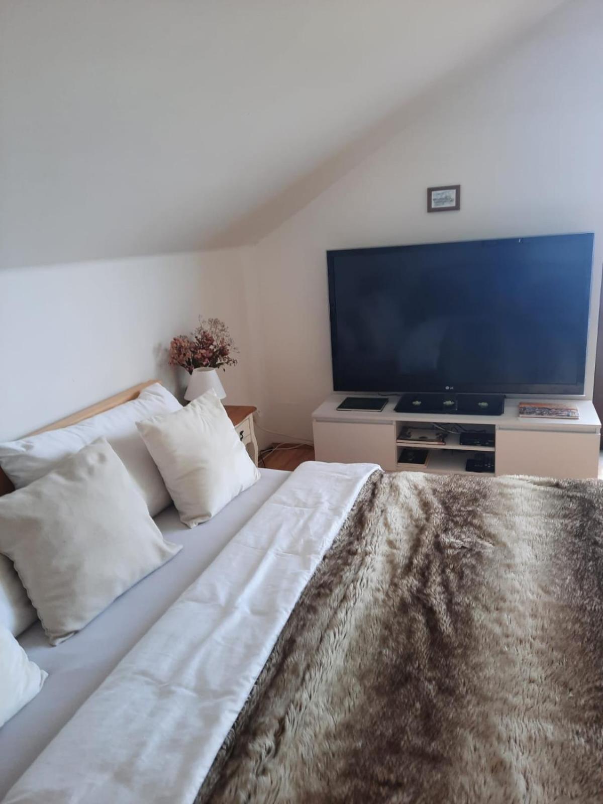 Apartman Mikulov Buitenkant foto